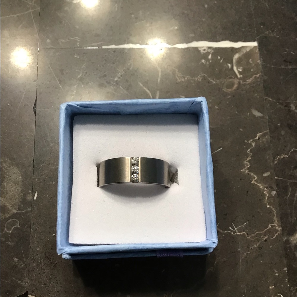 TeNo Titanium w/diamonds ring size 4.75